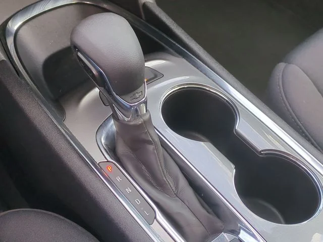 Used 2024 White Chevrolet LT image 27