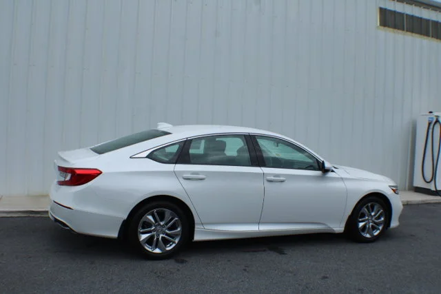 Used 2018 White Honda LX 1.5T image 2