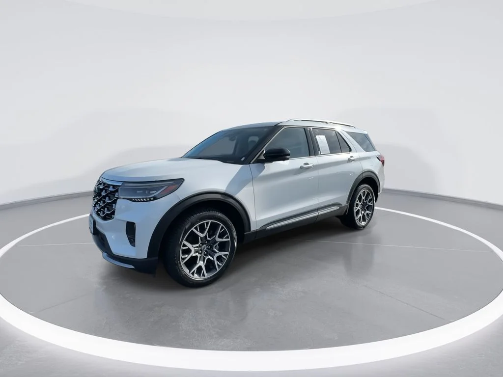 Used 2025 White Ford Platinum image 4