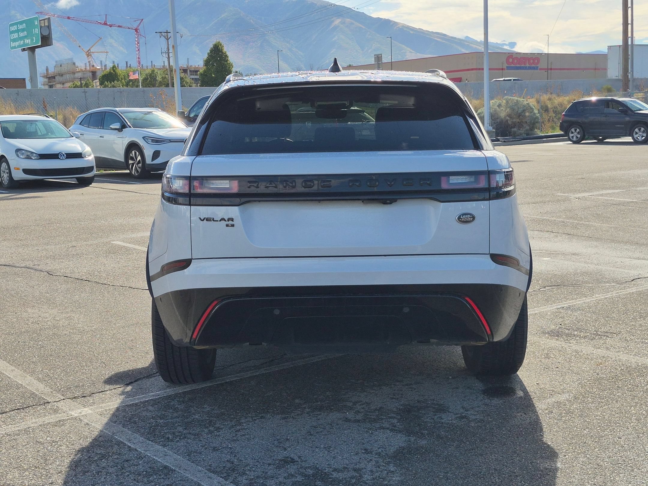 Used 2021 White Land Rover R-Dynamic S image 4