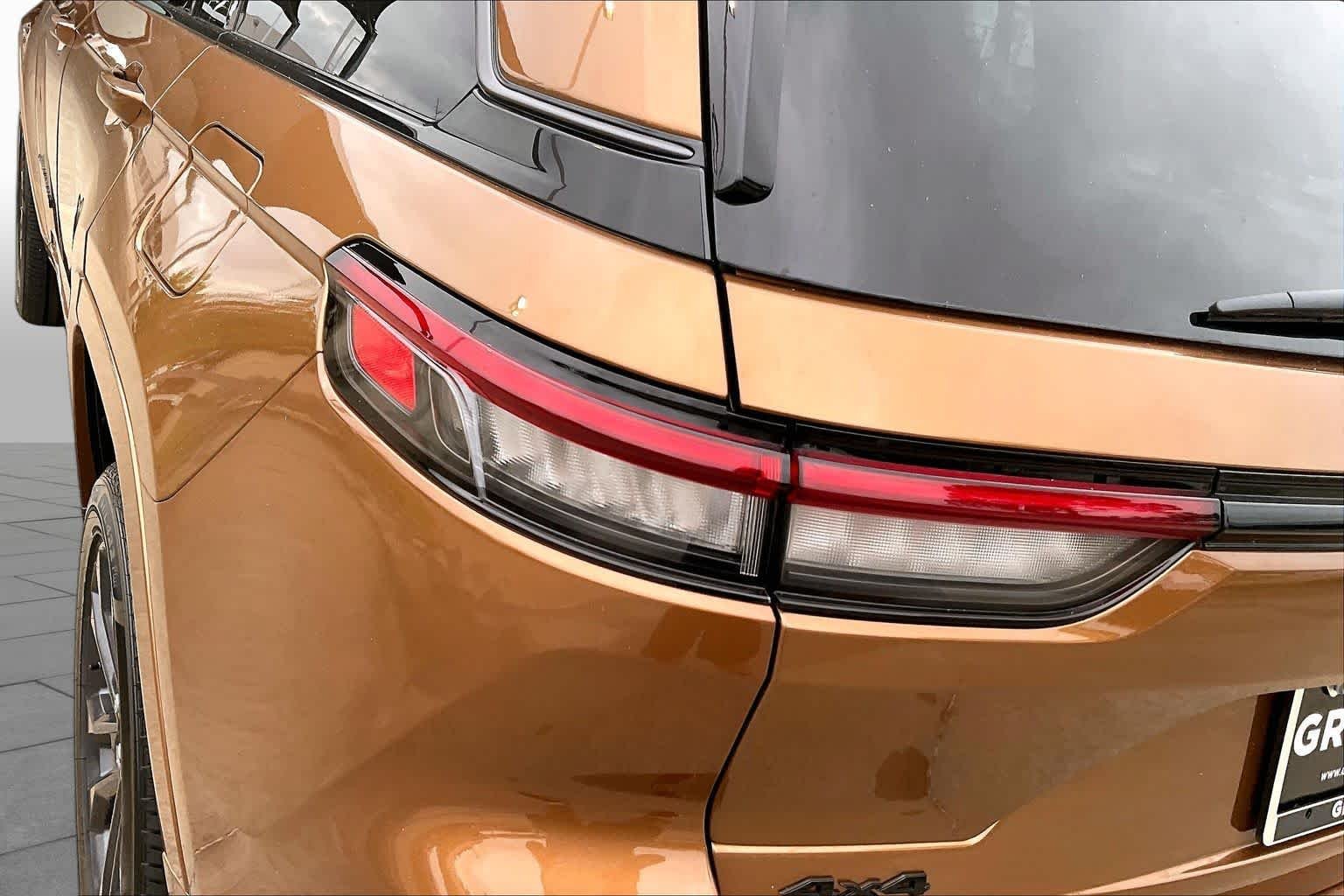 New 2026 Copper Shino Metallic Clear-Coat Exterior Paint Jeep Limited Reserve image 14