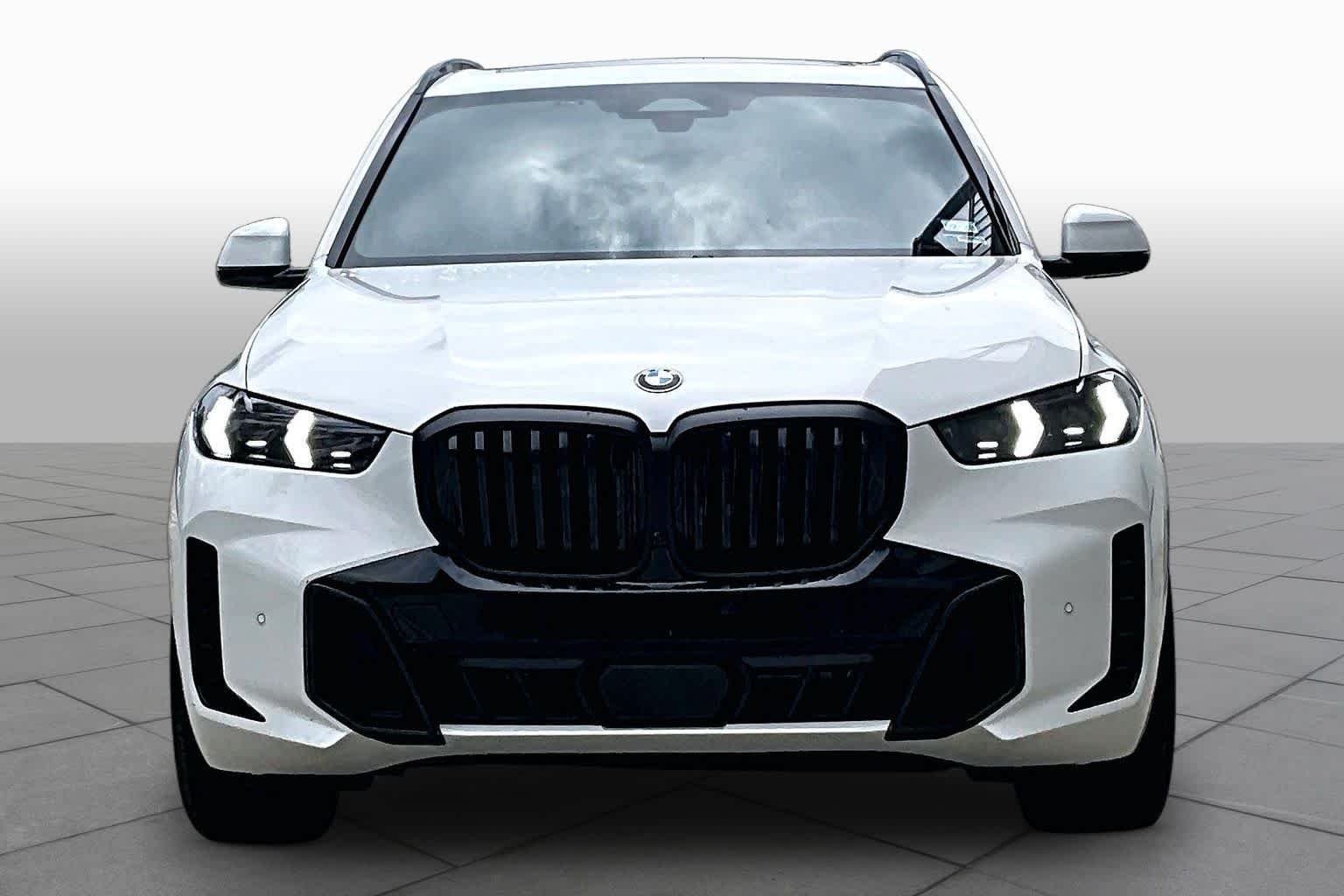 Used 2026 Alpine White BMW sDrive40i image 3