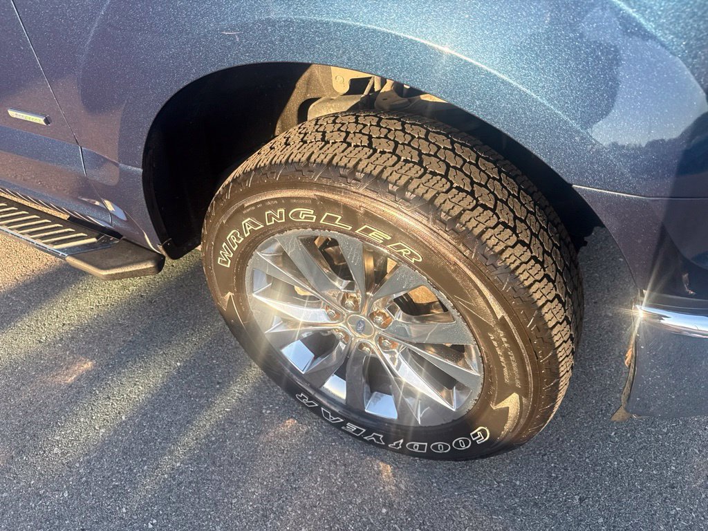 Used 2017 Blue Jeans Metallic Ford XLT image 13