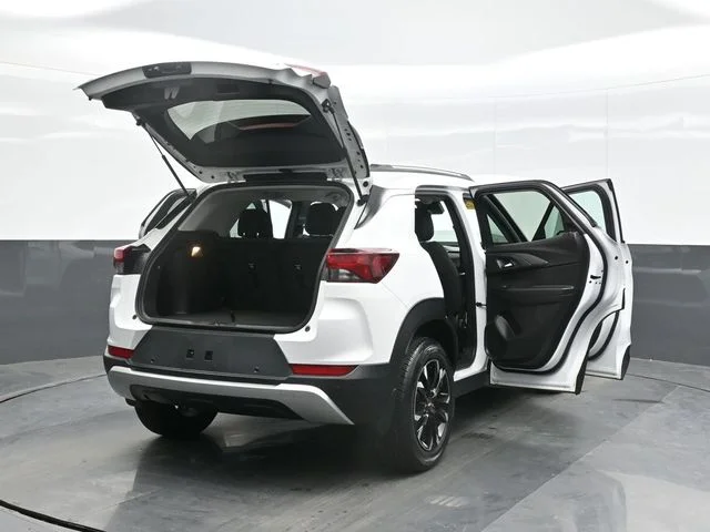 Used 2022 White Chevrolet LT image 29