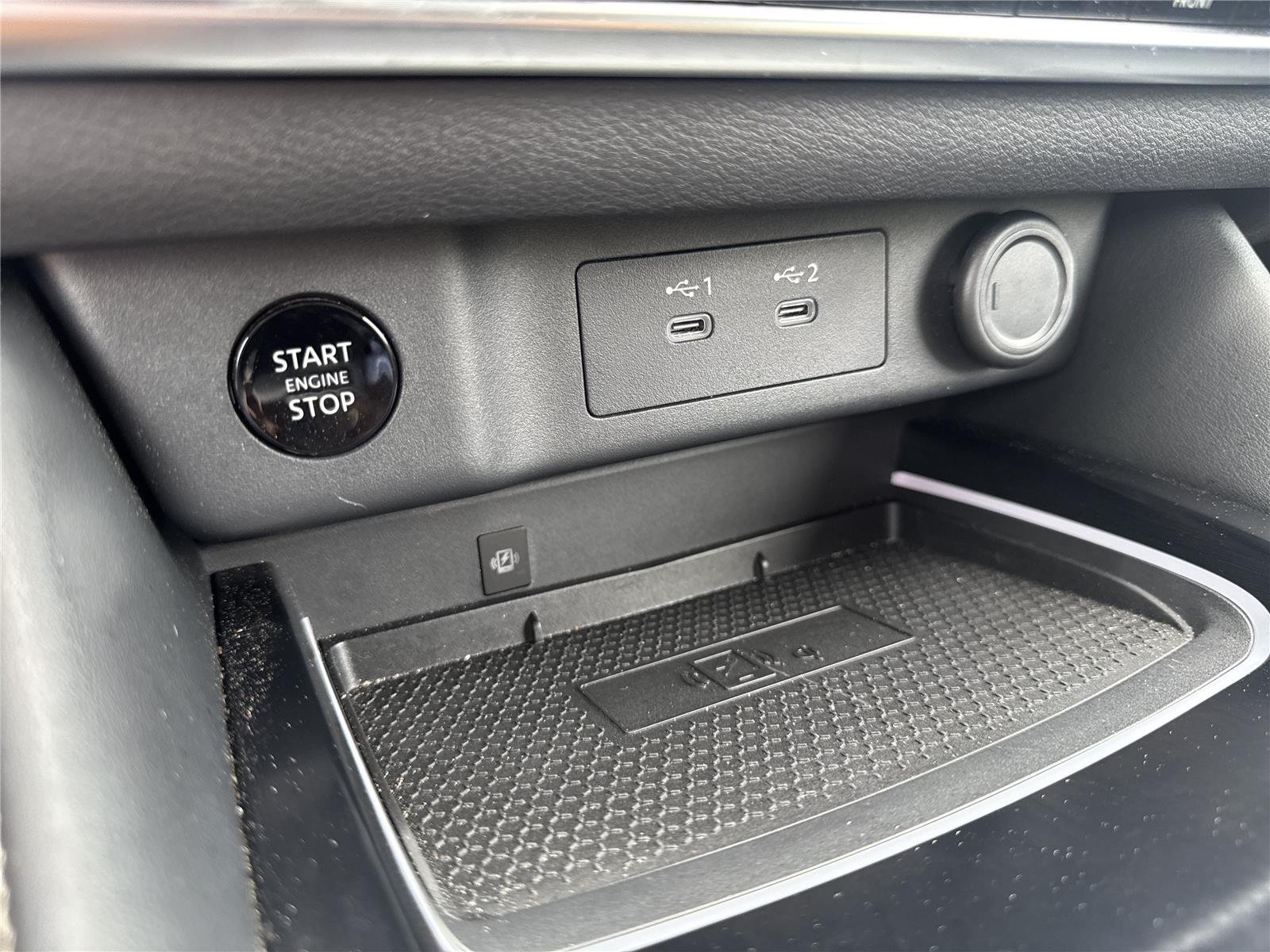 Used 2026 Super Black Nissan Platinum image 26