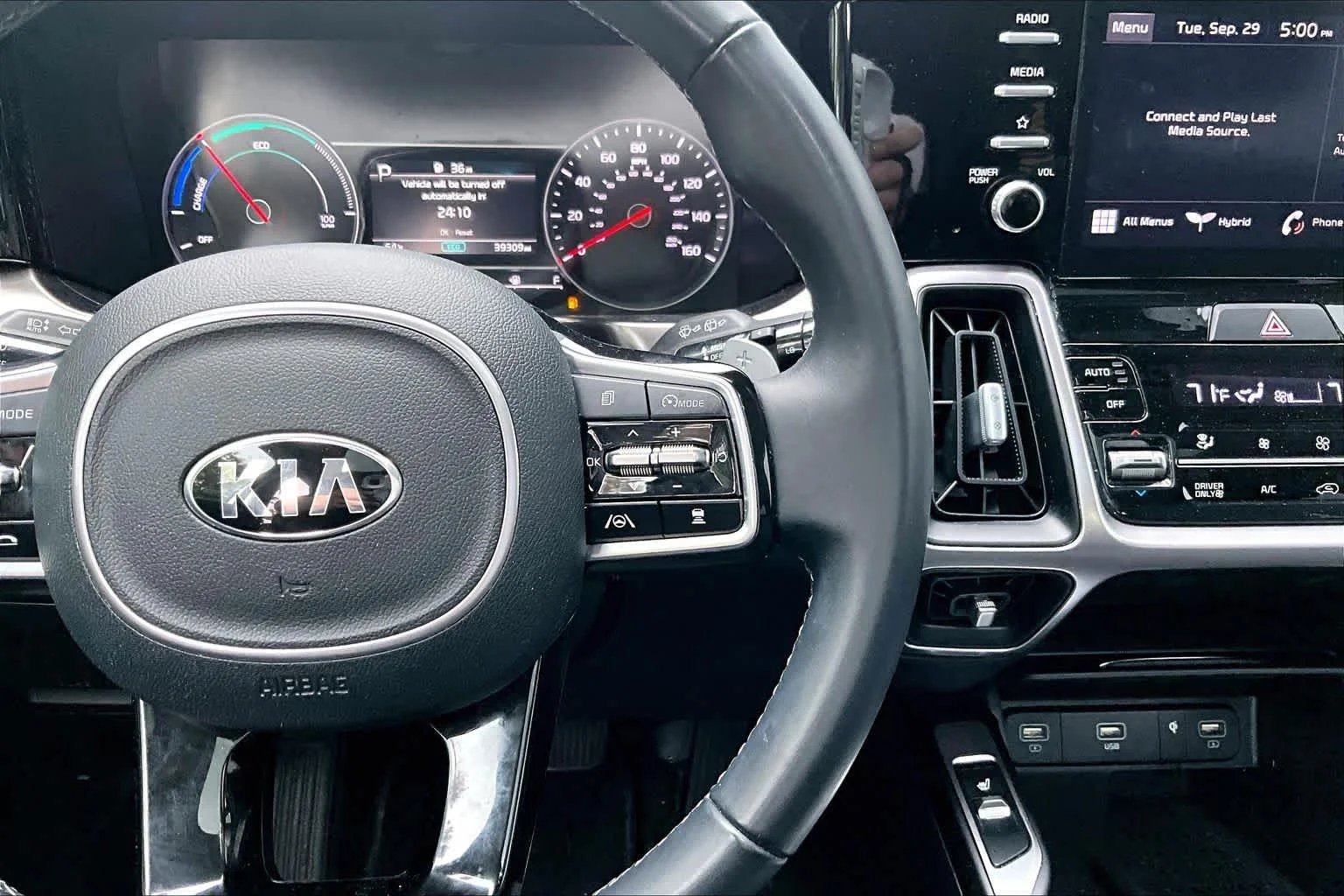 Used 2021 Snow White Pearl Kia EX image 24