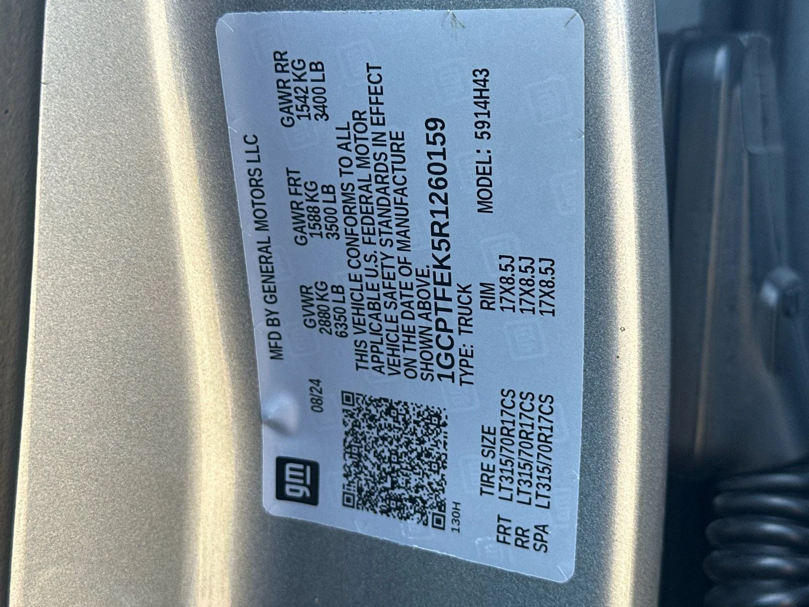 Used 2024 Gray Chevrolet ZR2 image 33