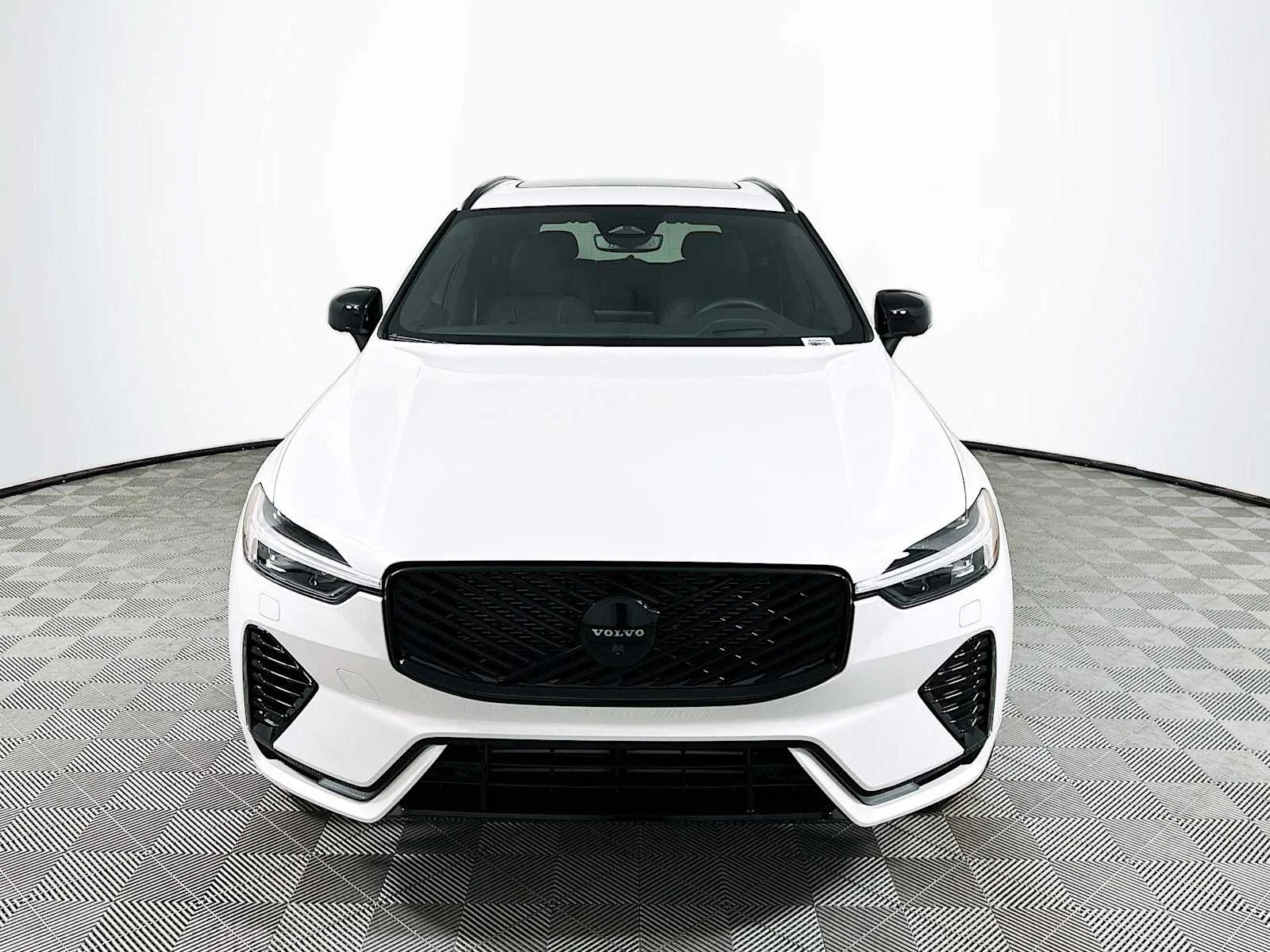 New 2026 Crystal White Volvo Ultra image 2