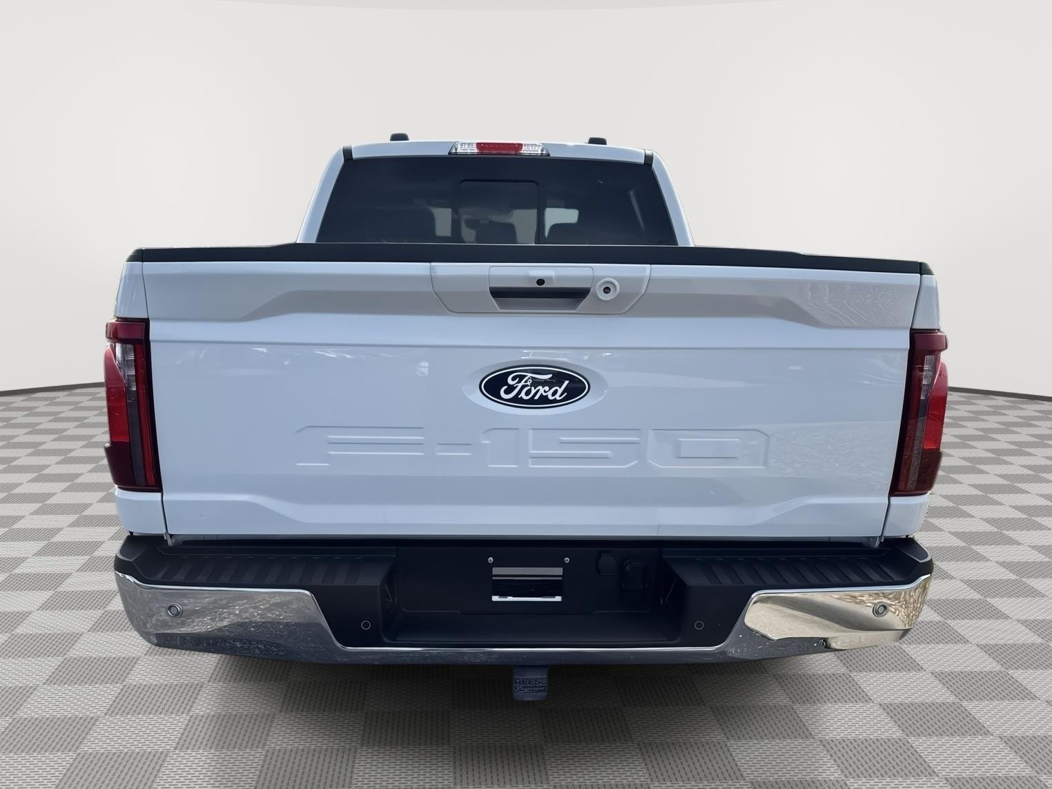 Used 2024 Oxford White Ford XLT image 13