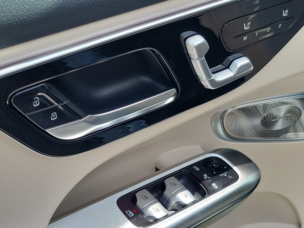 New 2027 MANUFAKTUR Alpine Grey Mercedes-Benz GLC 300 image 17