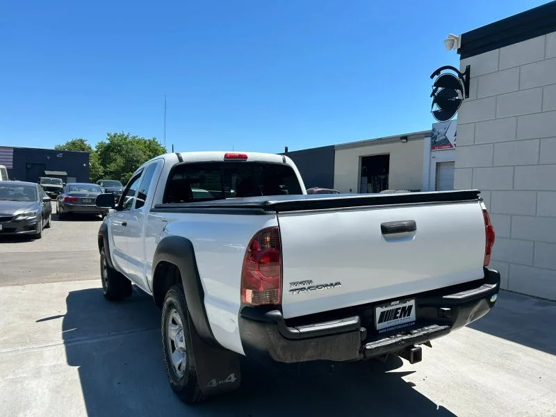 Used 2015 White Toyota Pickup 4D 6 ft image 9