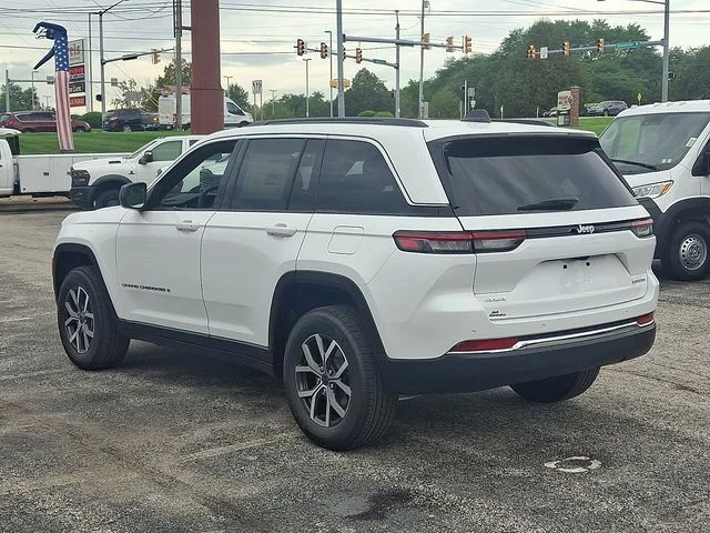 New 2027 White/off-white Jeep Laredo X image 3