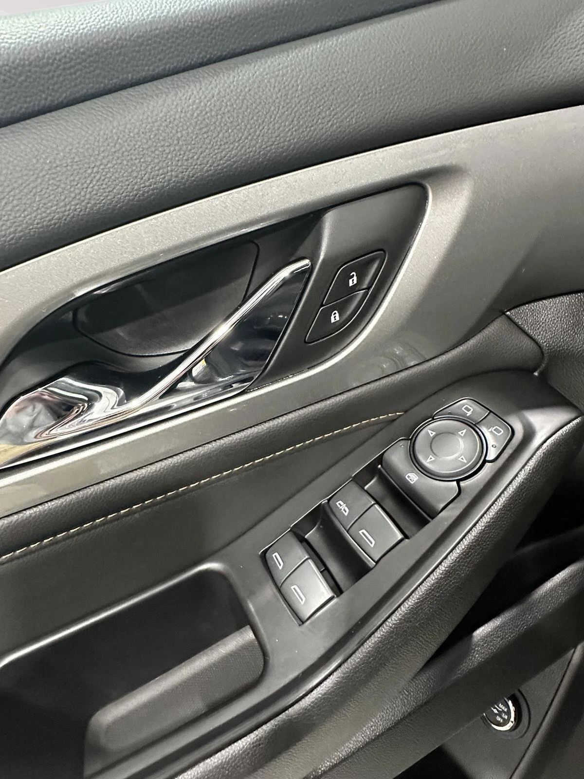 Used 2019 Mosaic Black Metallic Chevrolet LT Cloth image 19