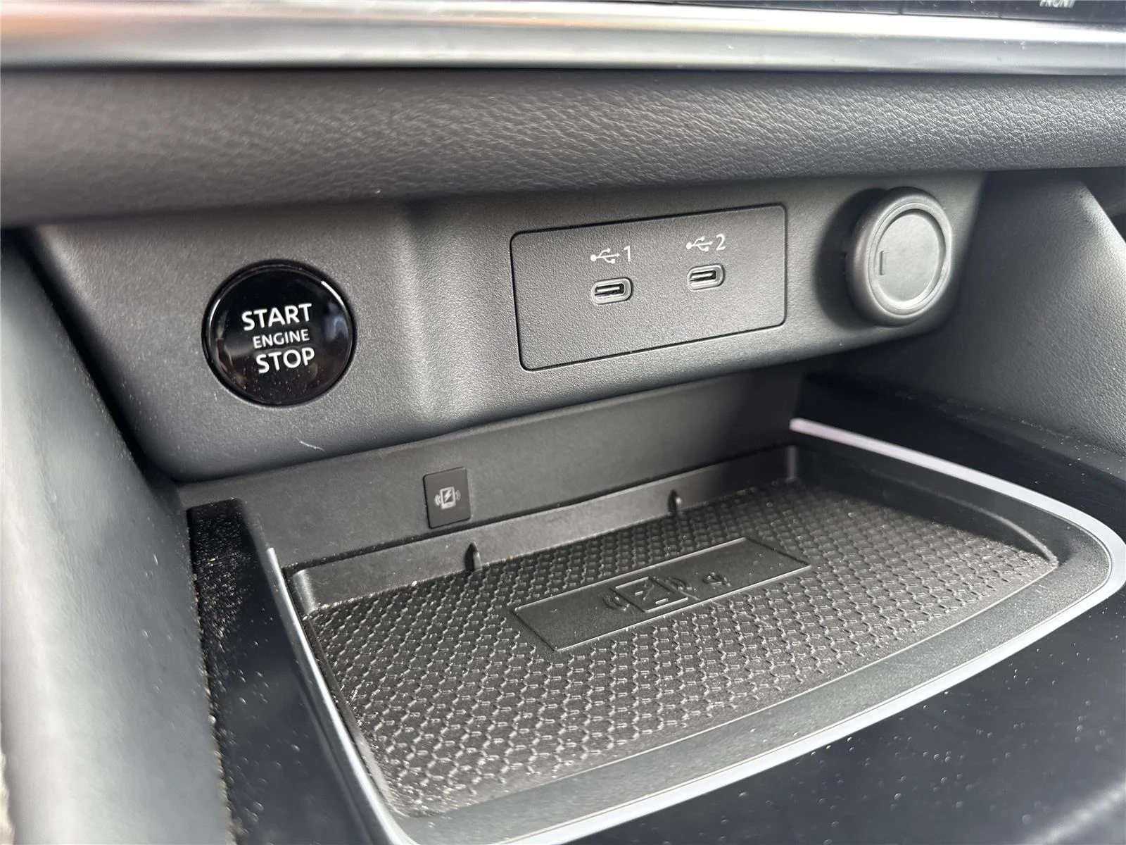 Used 2026 Super Black Nissan Platinum image 26