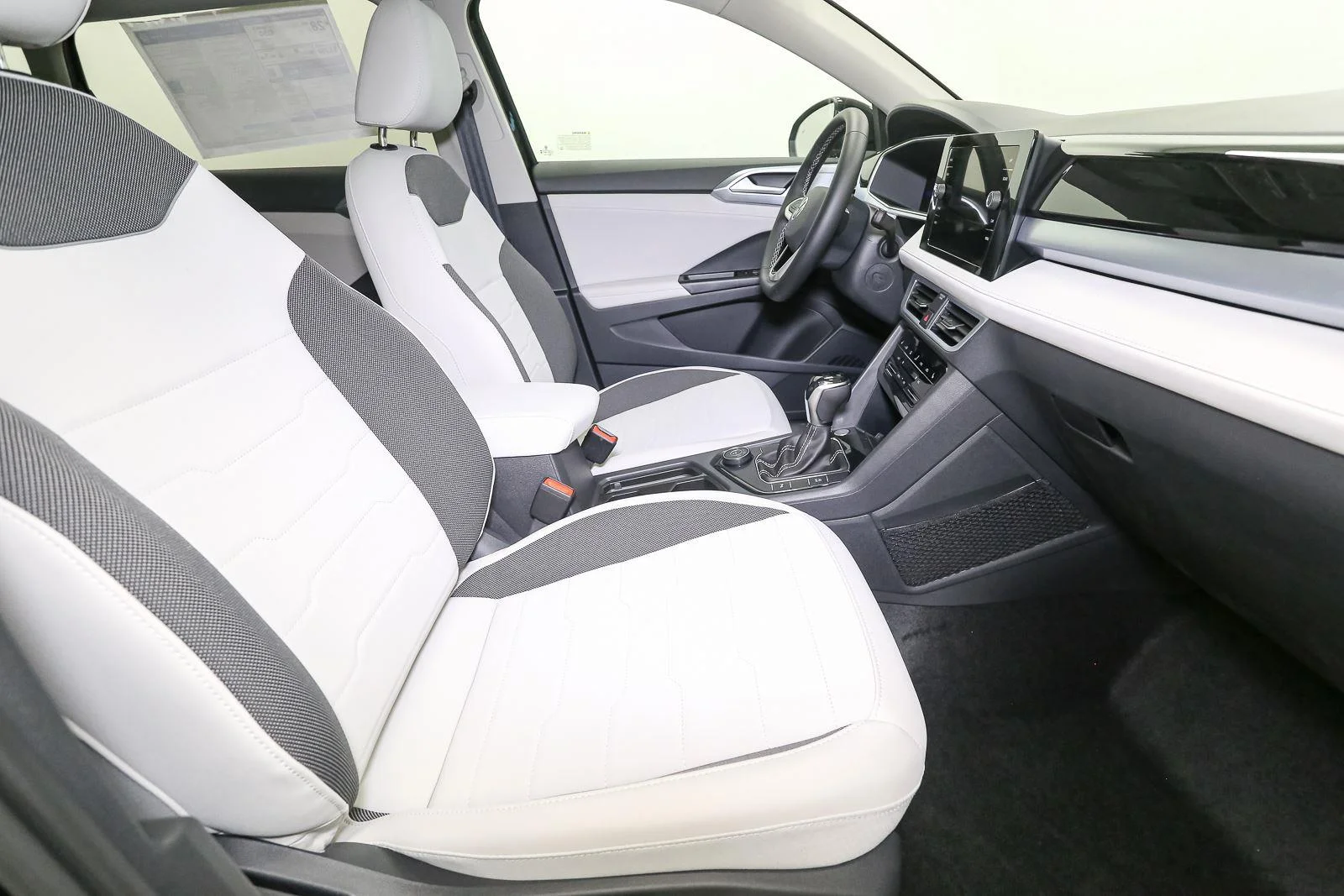 New 2026 Deep Black Pearl Volkswagen SE image 13