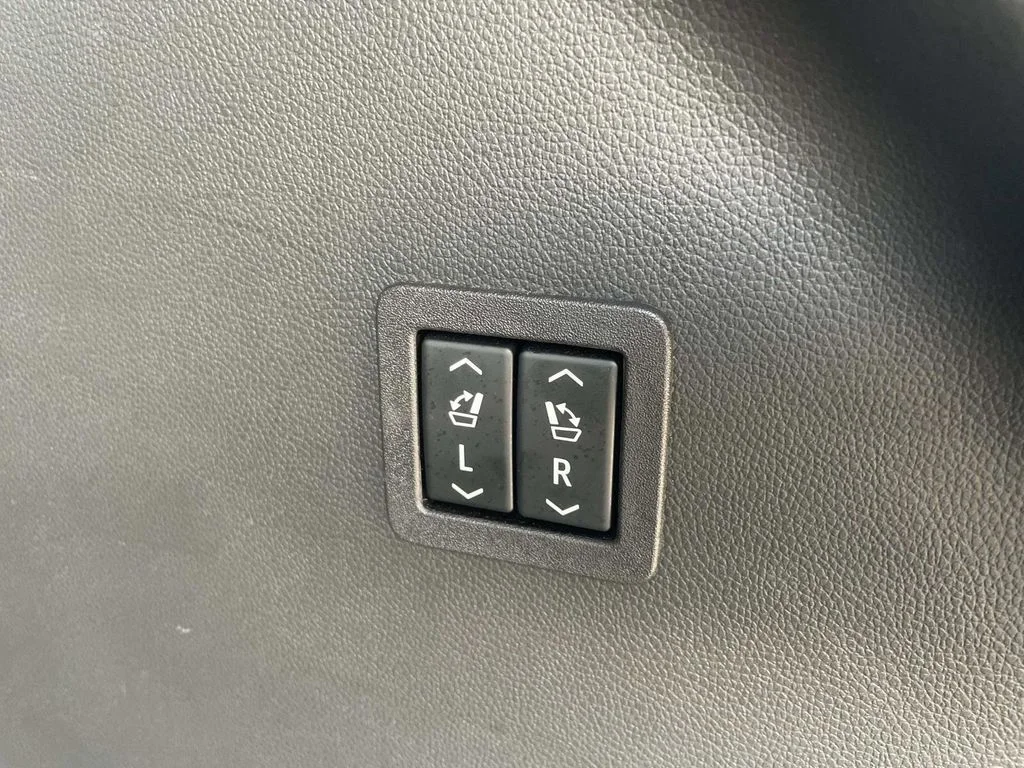 Used 2022 Blue Buick Avenir image 9