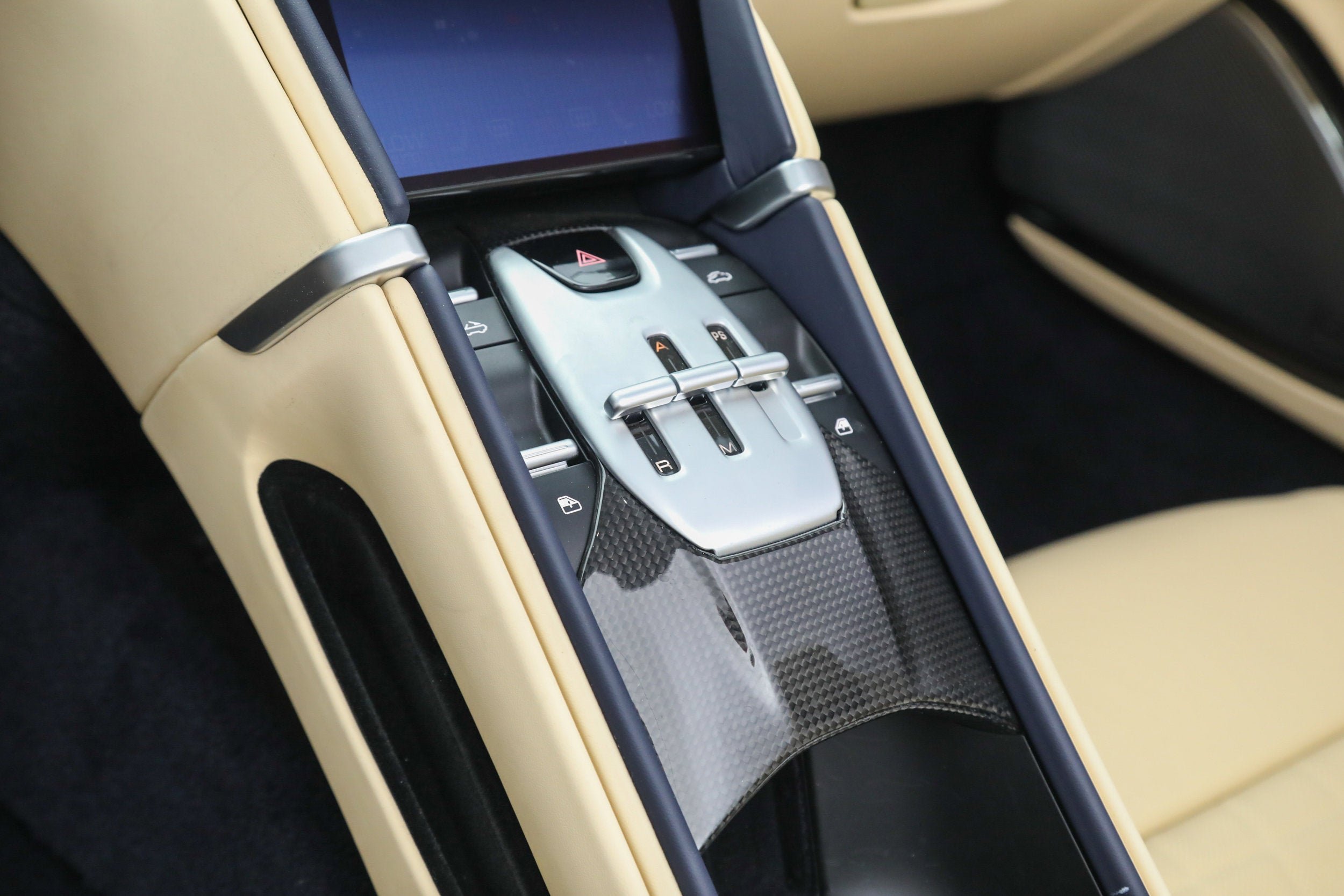 Certified Used 2025 Blu Roma Ferrari  image 32