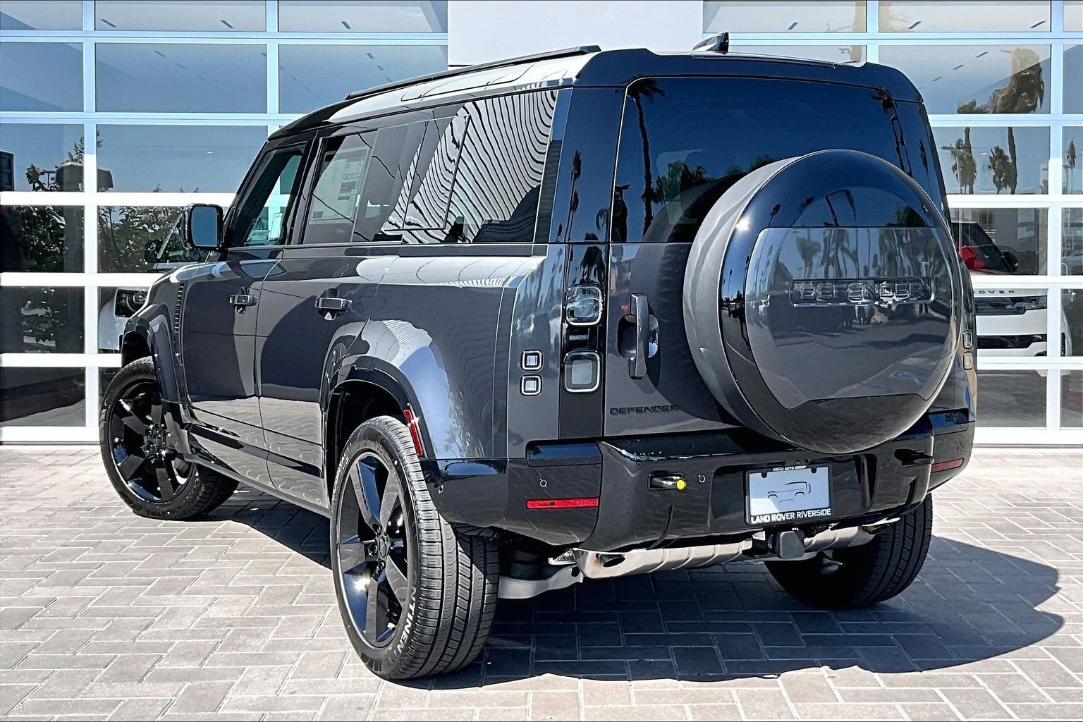 New 2026 Carpathian Grey LAND ROVER X-Dynamic SE image 3