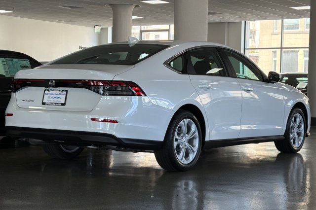 New 2026 Platinum White Pearl Honda LX image 4
