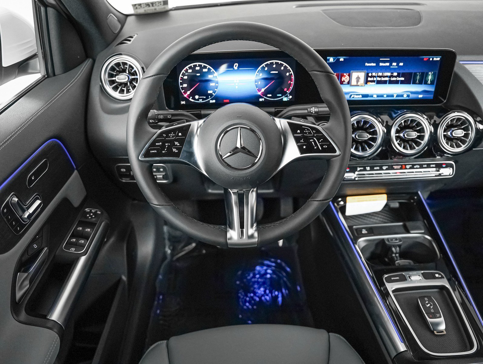 New 2026 Polar White Mercedes-Benz GLA 250 image 11
