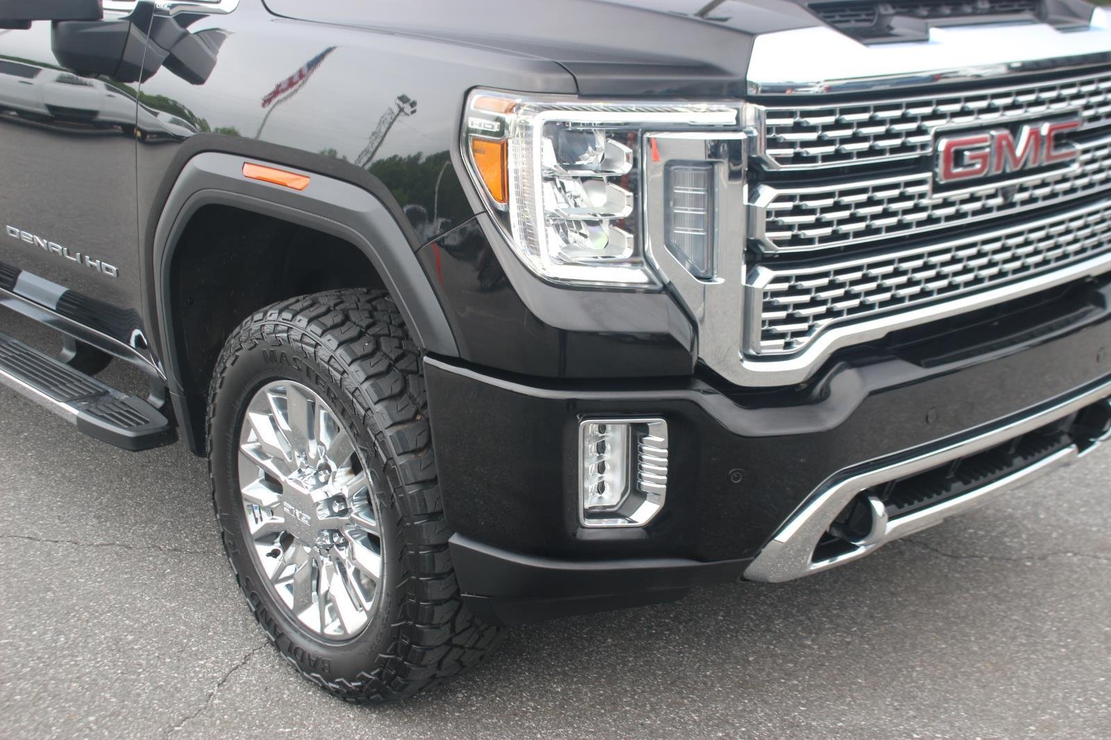 Used 2023 Ebony Twilight Metallic GMC Denali image 9