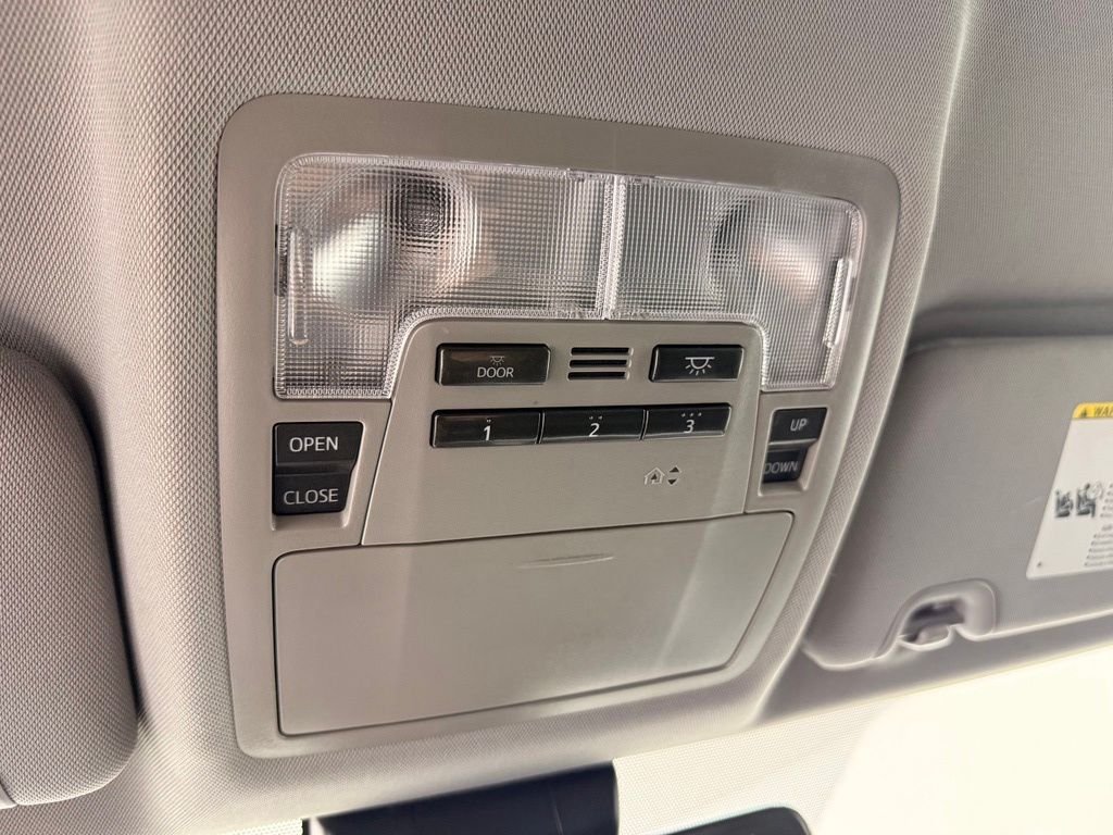 Used 2018 Walnut Toyota XLE image 29