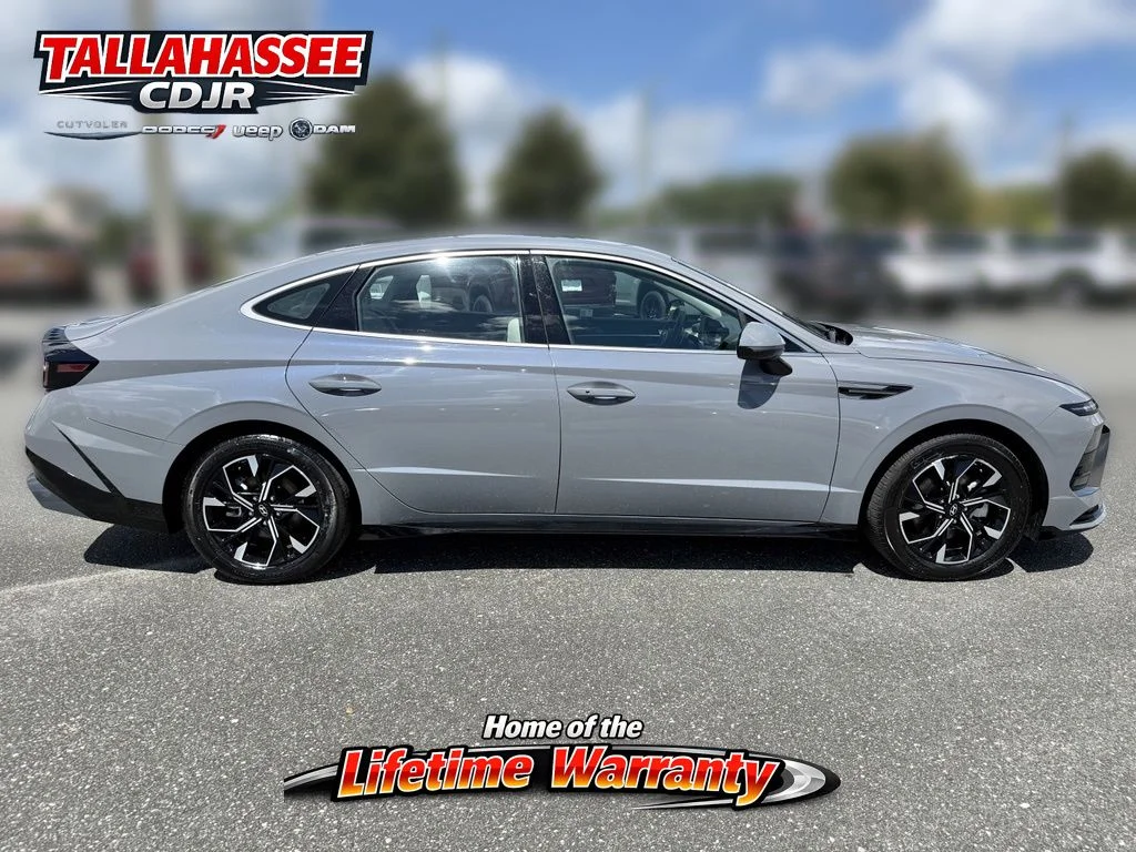 Used 2024 Blue Hyundai SEL image 2