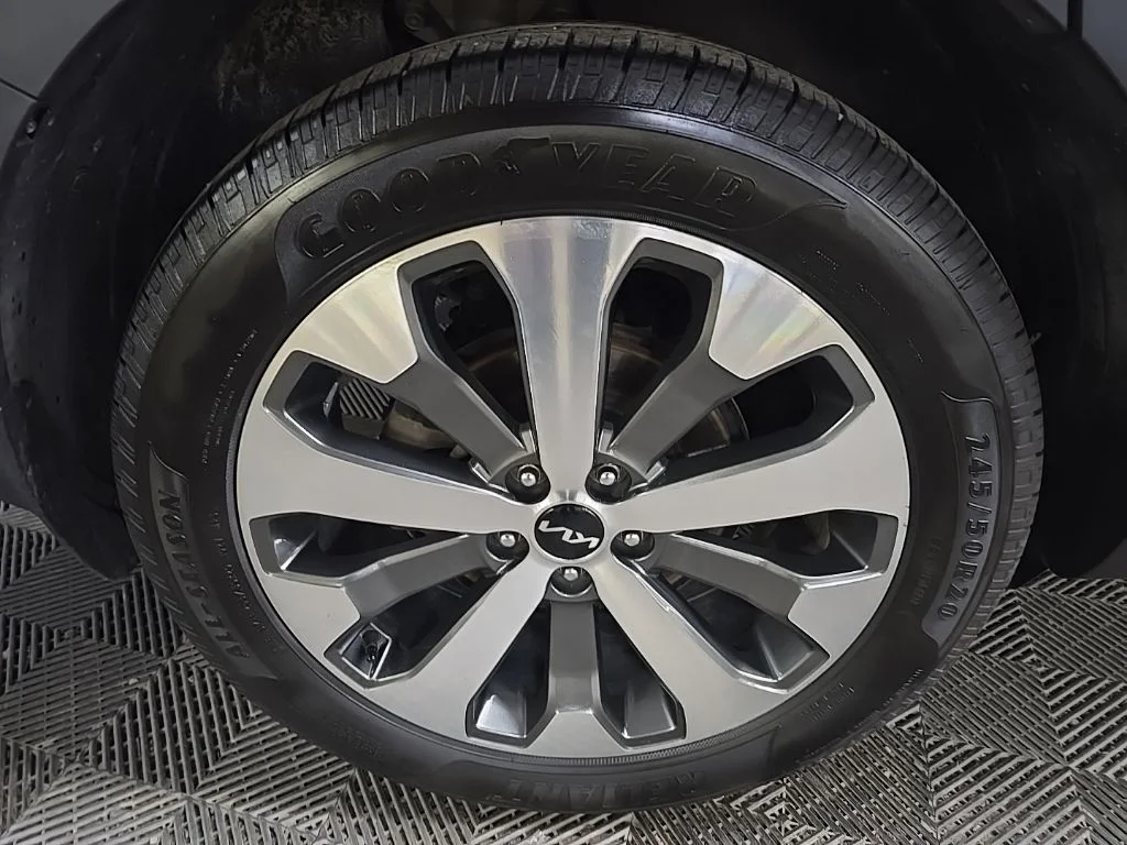 Used 2022  Kia SX image 15