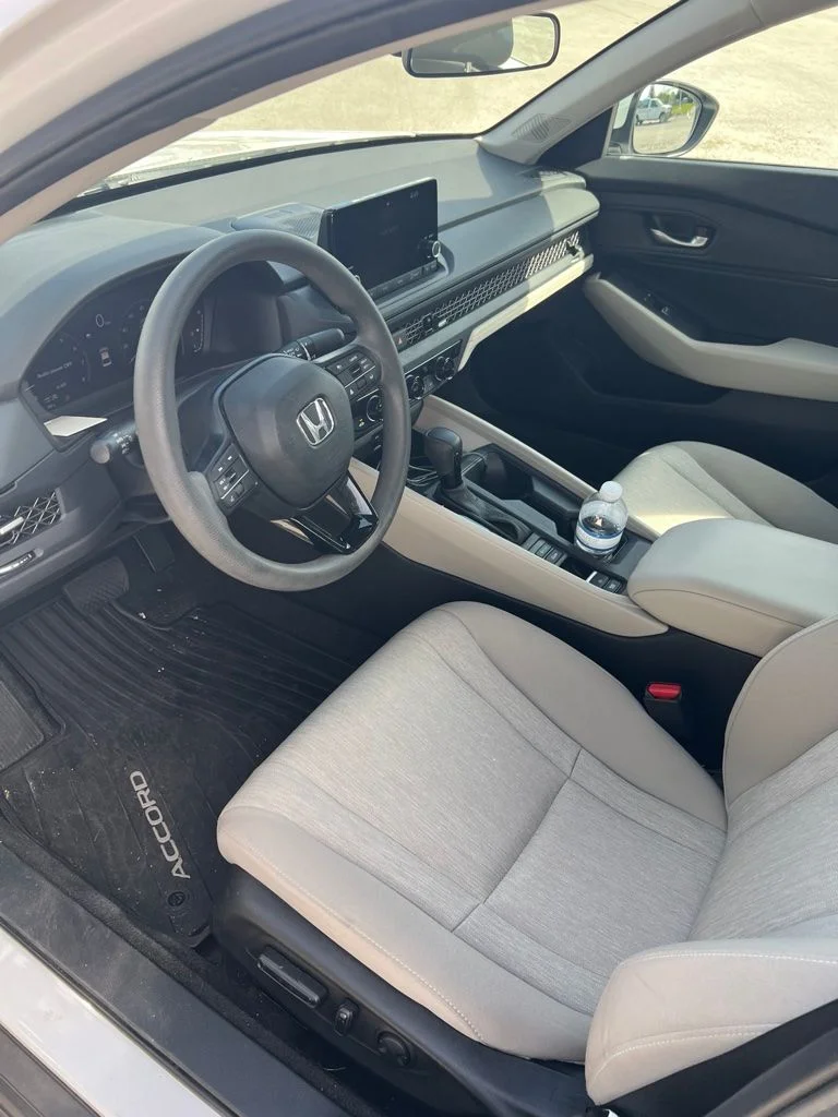 Used 2023 White Honda EX image 9