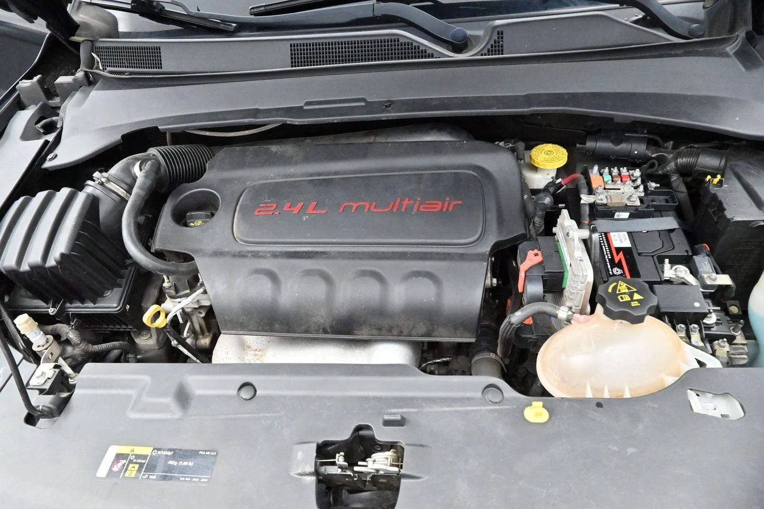 Used 2018 Diamond Black Crystal Pearlcoat Jeep Latitude image 32
