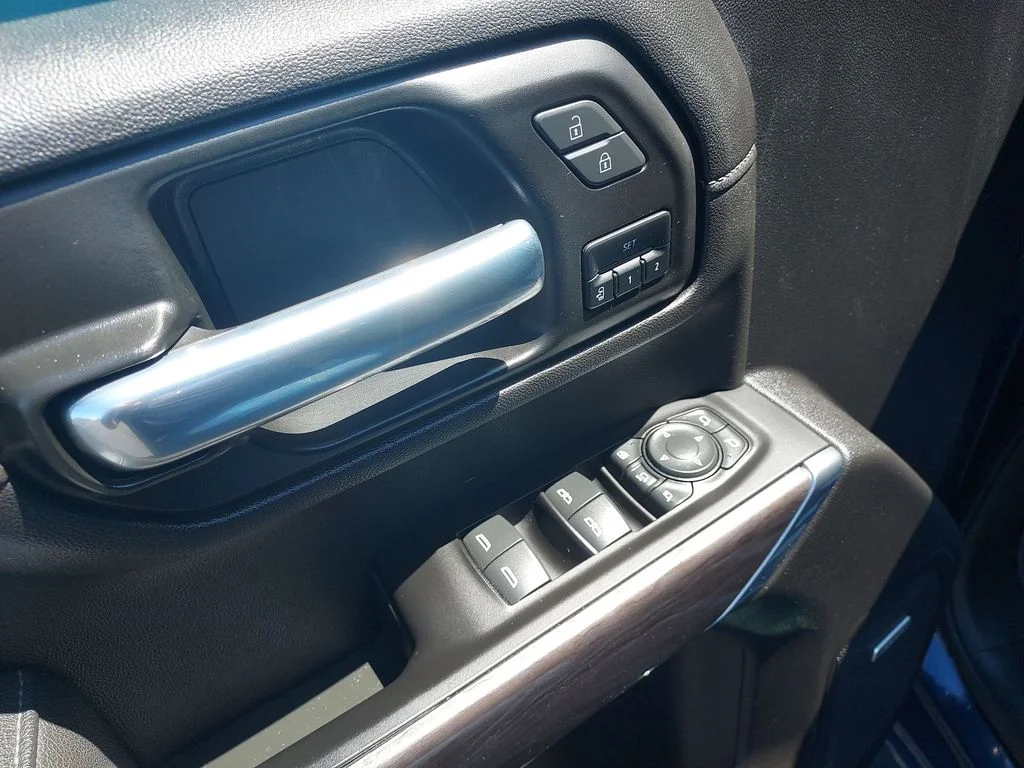 Used 2022 Blue Chevrolet LTZ image 19