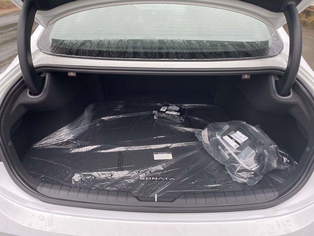 New 2026 White Hyundai SEL Sport image 8