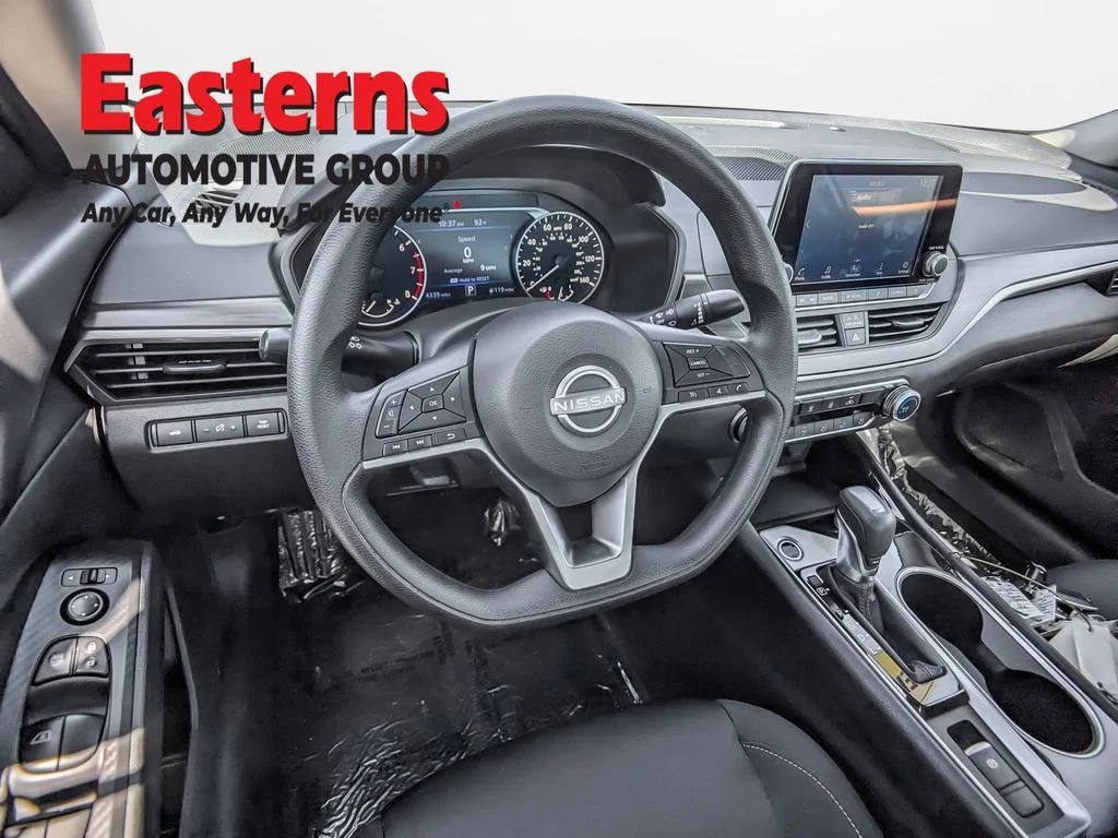 Used 2024 White Nissan 2.5 SV image 9
