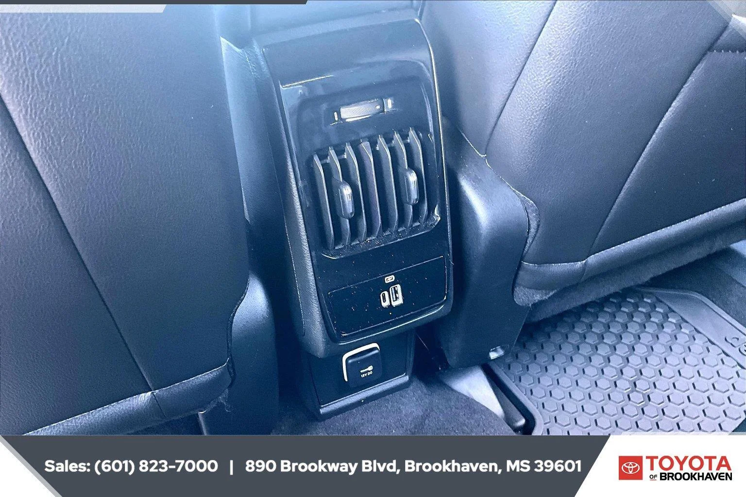 Used 2026 Silver Zynith Metallic Clearcoat Jeep Trailhawk image 25