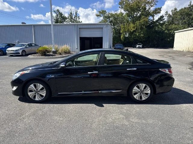 Used 2013 Black Hyundai Limited image 8