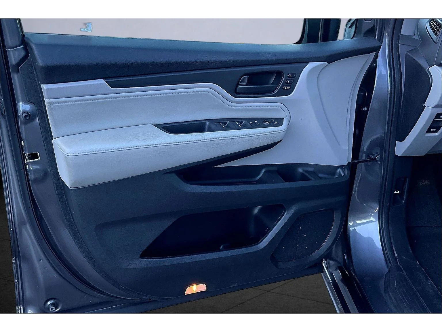 Used 2019 Gry Honda Touring image 16