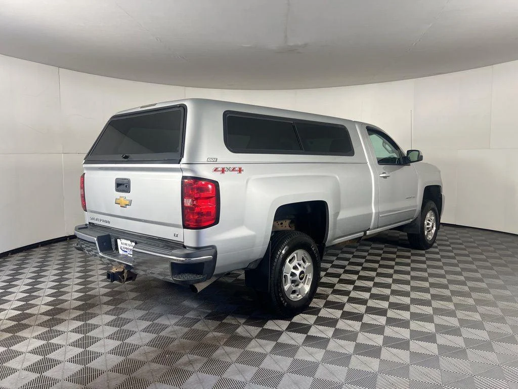 Used 2016 SILVER ICE METALLIC Chevrolet LT image 3