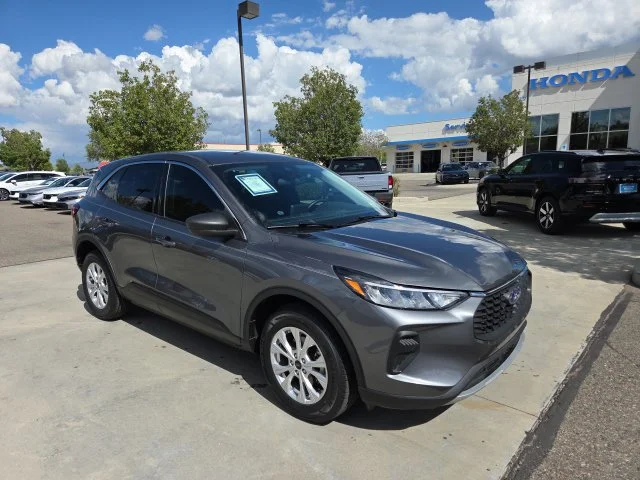 Used 2023 Gray Ford Active image 3