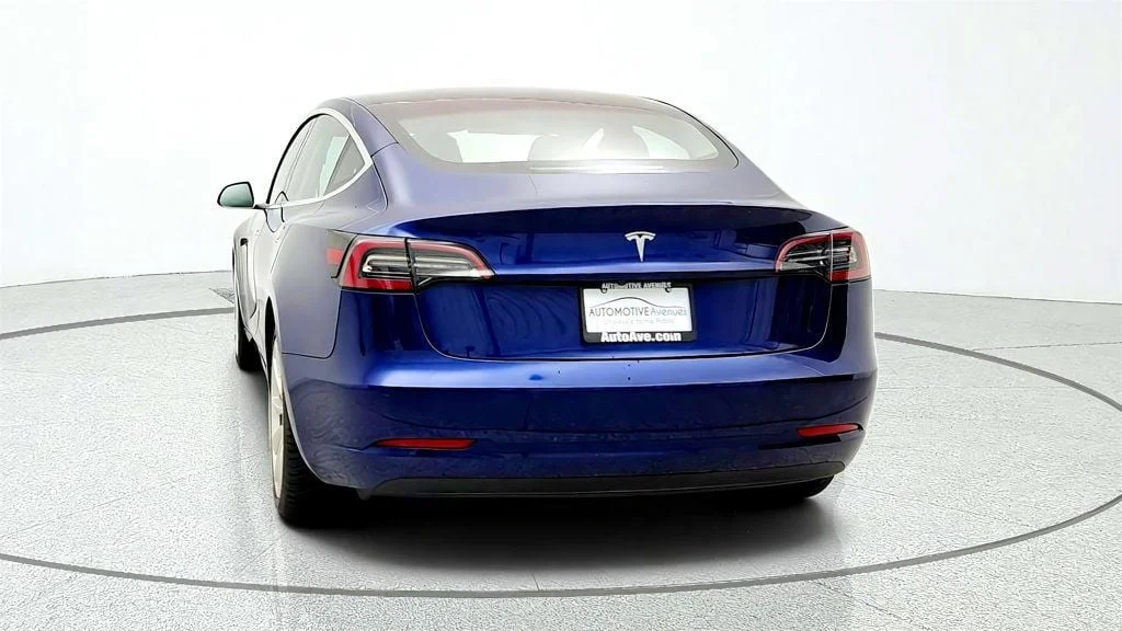 Used 2018 Deep Blue Metallic Tesla Long Range Battery RWD w/ 19