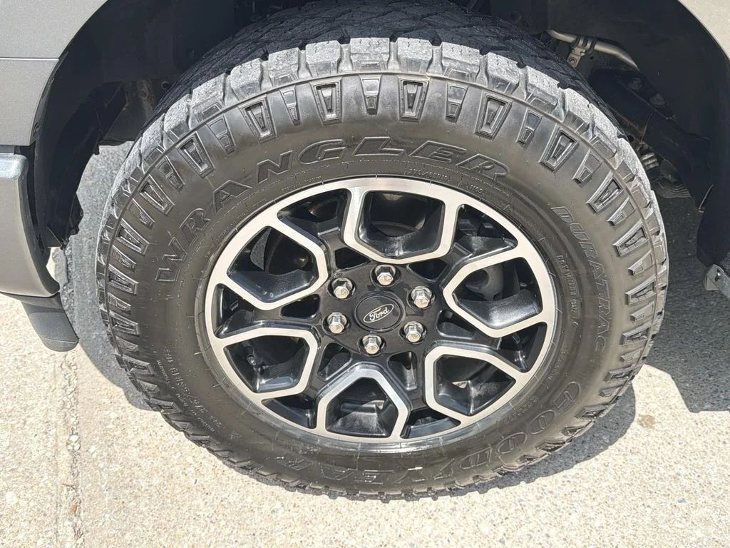 Used 2023 Gray Ford XLT image 12