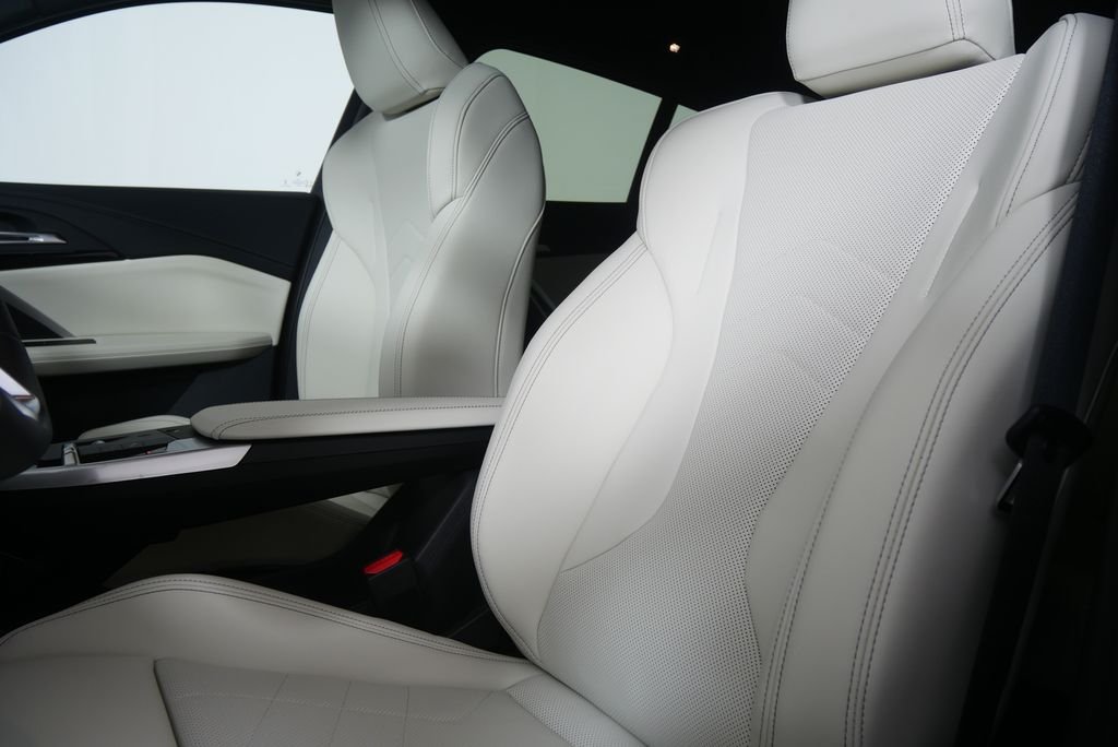 New 2026 Black Sapphire Metallic BMW xDrive28i image 10