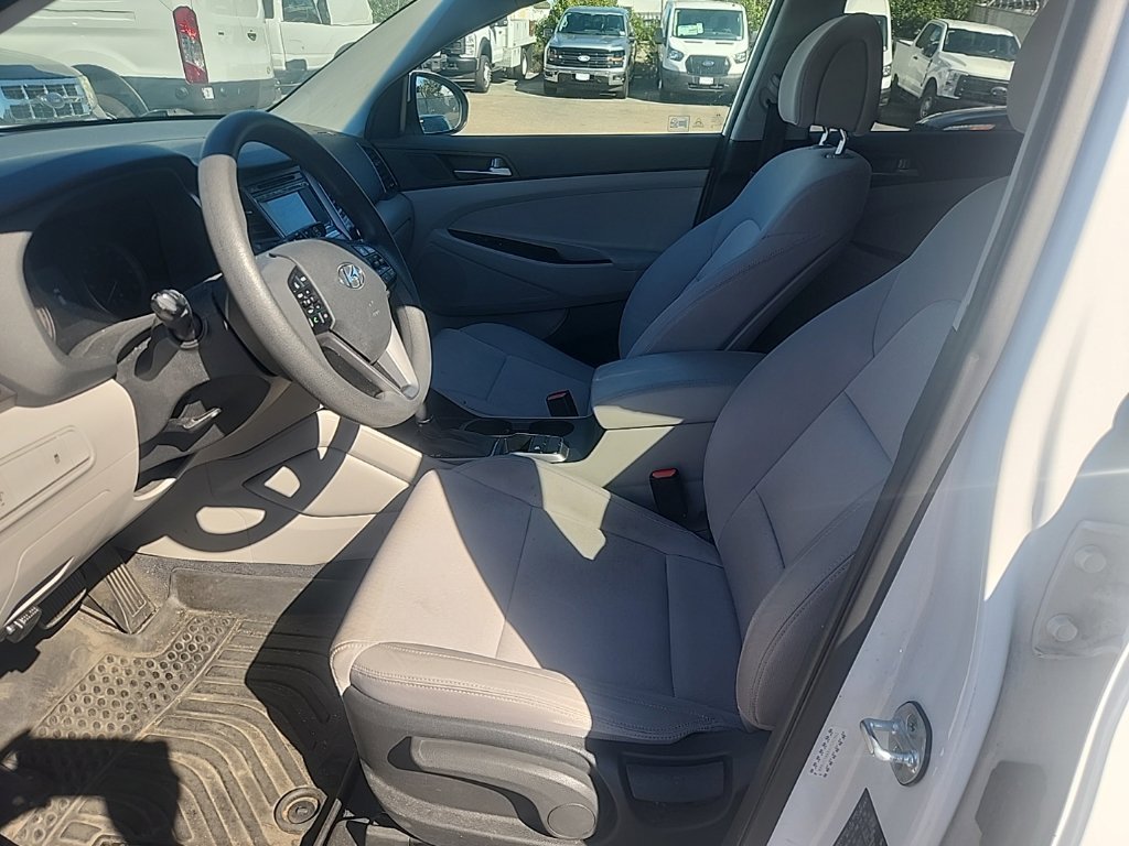 Used 2017 Winter White Hyundai SE image 18