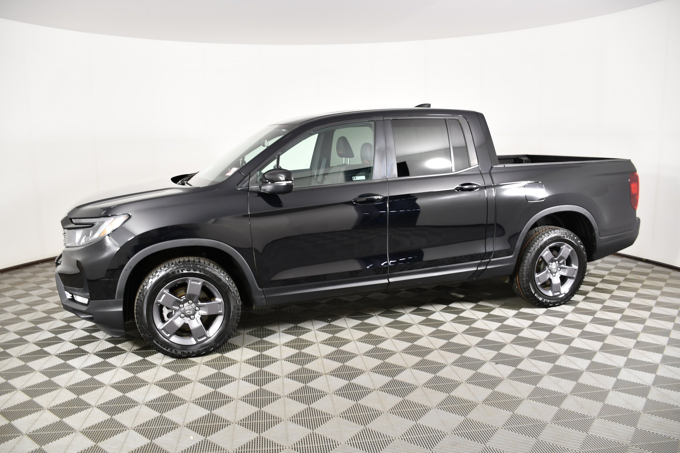 Certified Used 2024 Crystal Black Pearl Honda TrailSport image 9