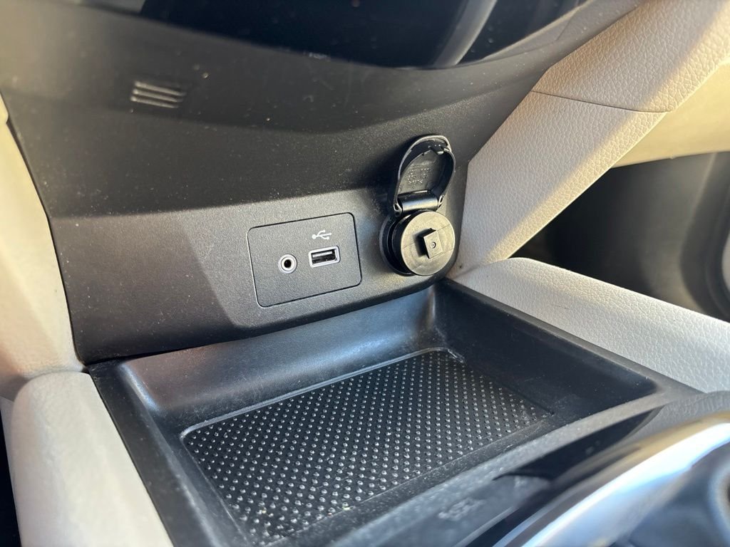 Used 2019 White Nissan SV image 27