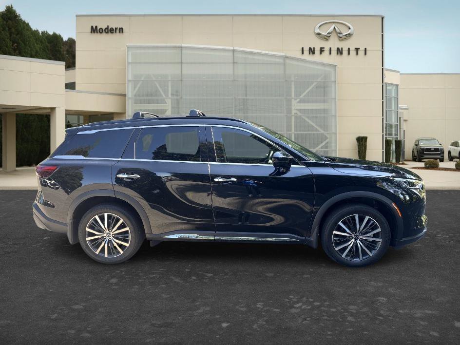 Certified Used 2025 Mineral Black INFINITI AUTOGRAPH image 4