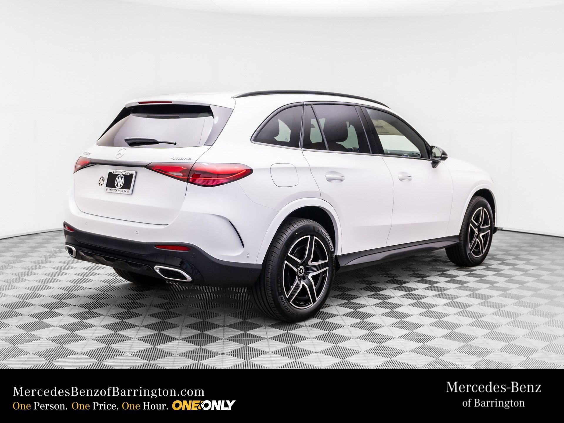 New 2026 MANUFAKTUR Moonlight White Metallic Mercedes-Benz GLC 300 image 48