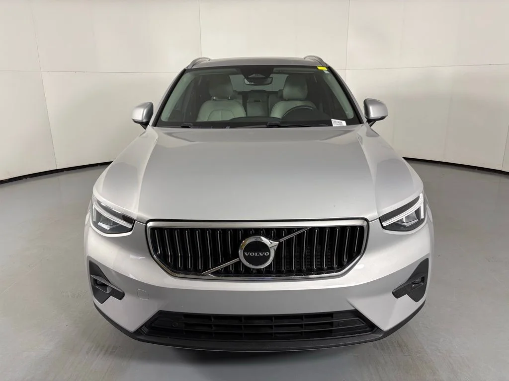 Used 2023 Silver Volvo Plus image 3