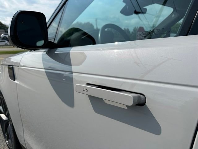 Used 2024 White Land Rover SE image 11