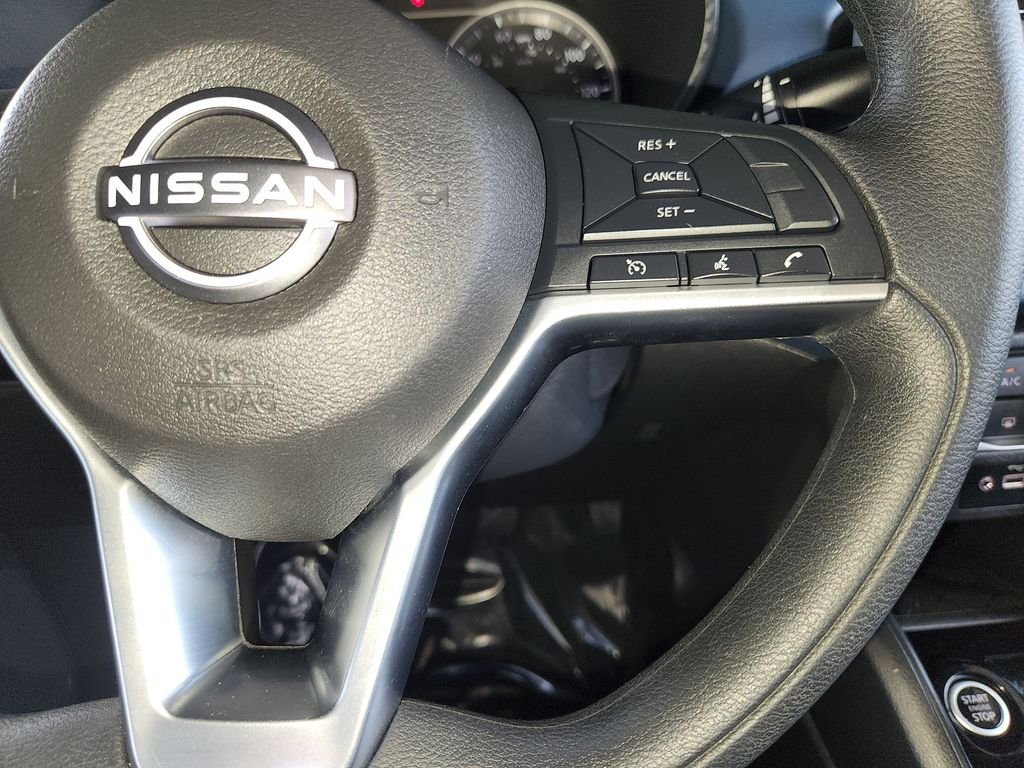 Used 2025 Silver Nissan 1.6 SV image 25