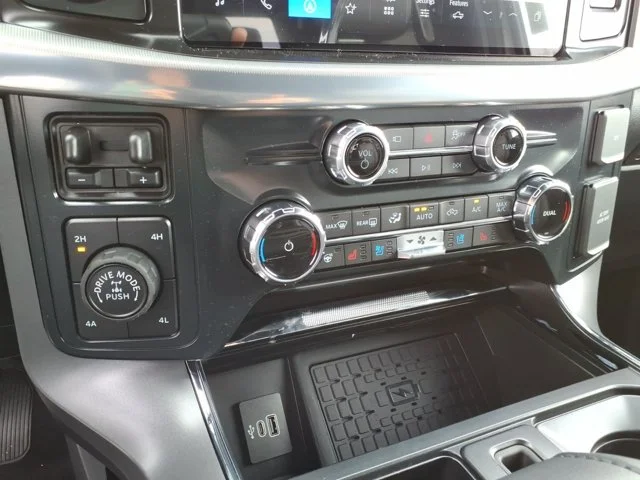 New 2026 Star White Metallic Tri-Coat Ford Lariat image 39